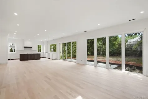 8 Crest Lane Scarsdale NY 10583