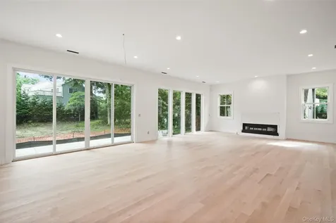 8 Crest Lane Scarsdale NY 10583