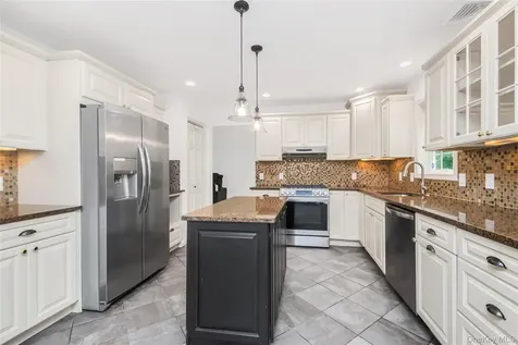 66 Valley View Road Cortlandt Manor NY 10567