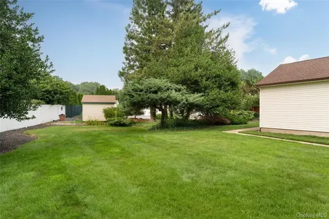 15 Fairfields Court Huntington Station NY 11746