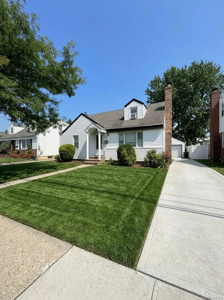 183 Manor Parkway Bethpage NY 11553