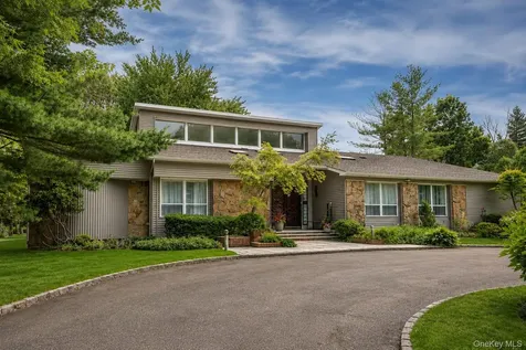 27 Windemere Way Woodbury NY 11797