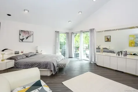 27 Windemere Way Woodbury NY 11797