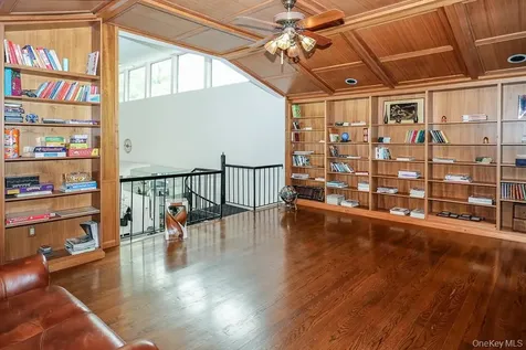 27 Windemere Way Woodbury NY 11797