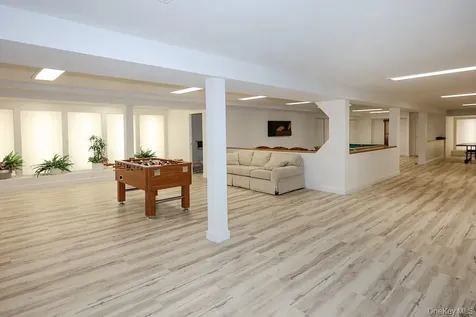 27 Windemere Way Woodbury NY 11797