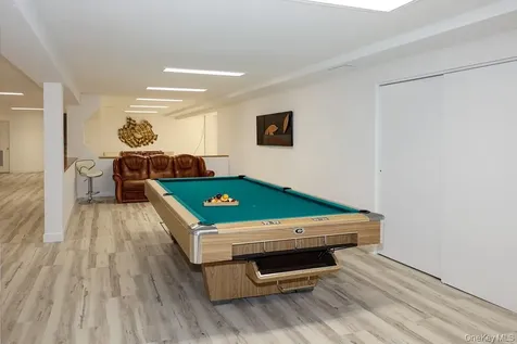 27 Windemere Way Woodbury NY 11797