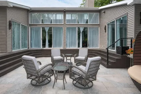 27 Windemere Way Woodbury NY 11797