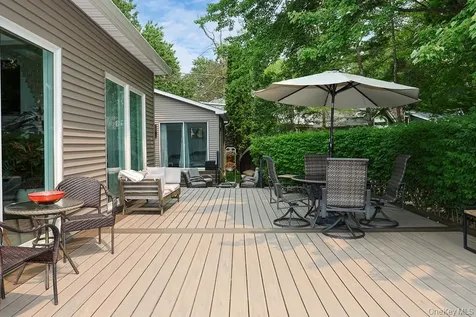 27 Windemere Way Woodbury NY 11797