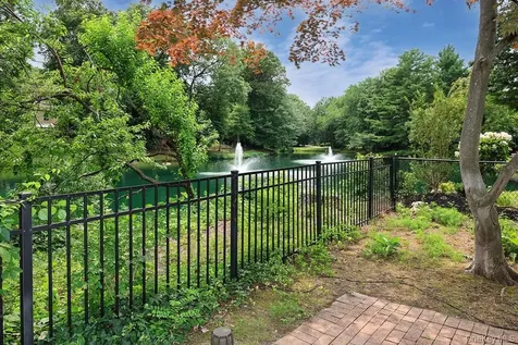 27 Windemere Way Woodbury NY 11797