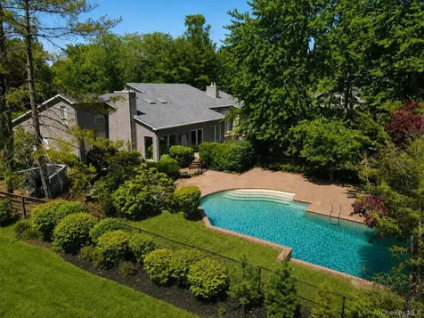 27 Windemere Way Woodbury NY 11797
