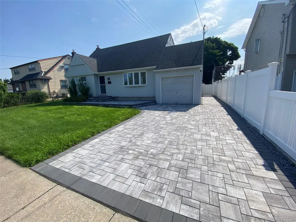 661 Tabor Place East Meadow NY 11554