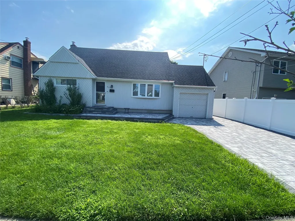 661 Tabor Place East Meadow NY 11554