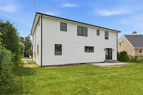 31 Underhill Avenue Syosset NY 11791