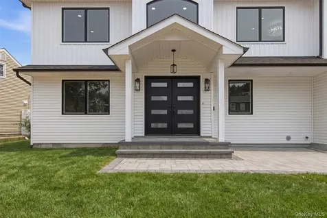 31 Underhill Avenue Syosset NY 11791