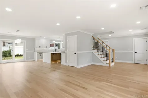 31 Underhill Avenue Syosset NY 11791
