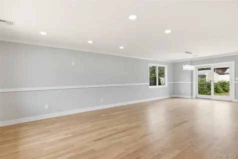 31 Underhill Avenue Syosset NY 11791