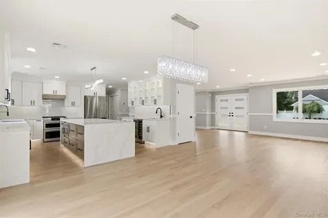 31 Underhill Avenue Syosset NY 11791