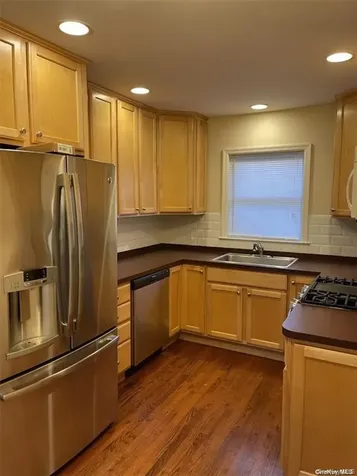 29 1/2 Woolsey Avenue Glen Cove NY 11542