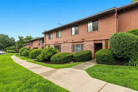 47 Coachlight Square Montrose NY 10548