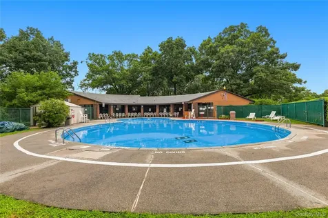 47 Coachlight Square Montrose NY 10548