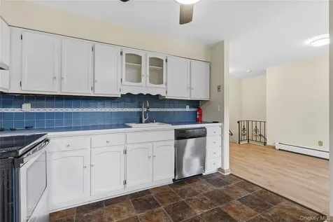 47 Coachlight Square Montrose NY 10548