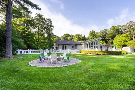 153 Brookville Lane Glen Head NY 11545