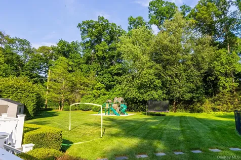 153 Brookville Lane Glen Head NY 11545
