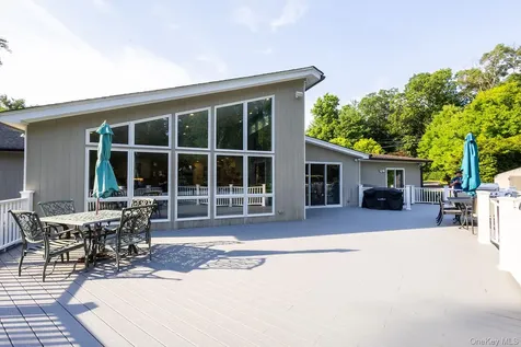 153 Brookville Lane Glen Head NY 11545