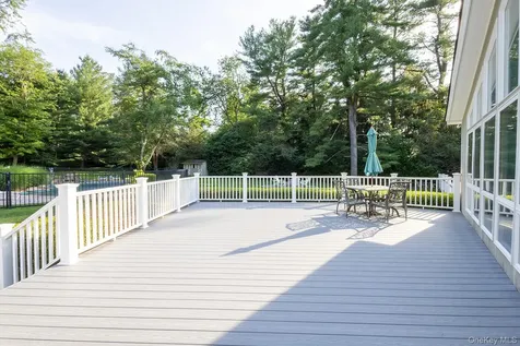 153 Brookville Lane Glen Head NY 11545