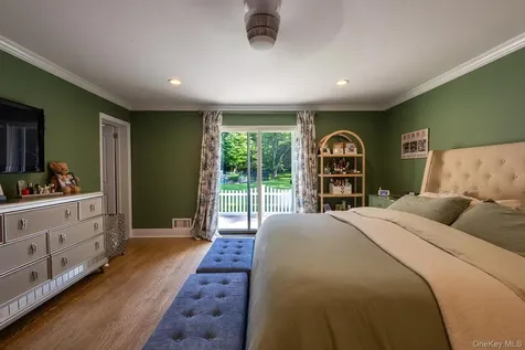 153 Brookville Lane Glen Head NY 11545