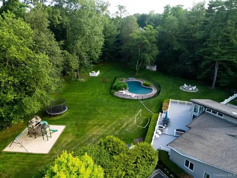 153 Brookville Lane Glen Head NY 11545
