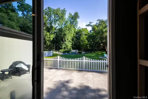 153 Brookville Lane Glen Head NY 11545