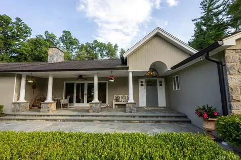 153 Brookville Lane Glen Head NY 11545