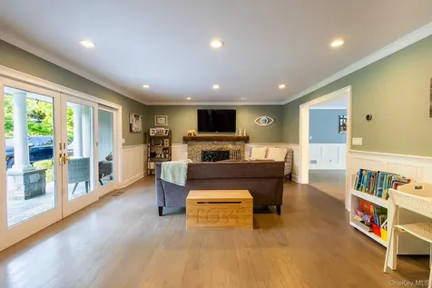 153 Brookville Lane Glen Head NY 11545