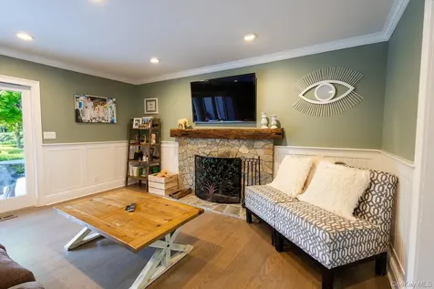 153 Brookville Lane Glen Head NY 11545