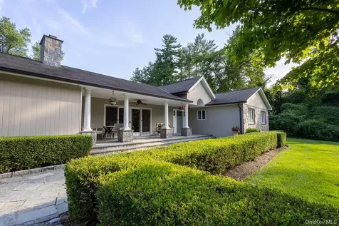 153 Brookville Lane Glen Head NY 11545