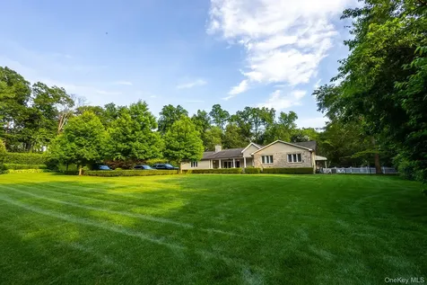 153 Brookville Lane Glen Head NY 11545