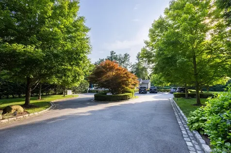 153 Brookville Lane Glen Head NY 11545