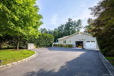 153 Brookville Lane Glen Head NY 11545