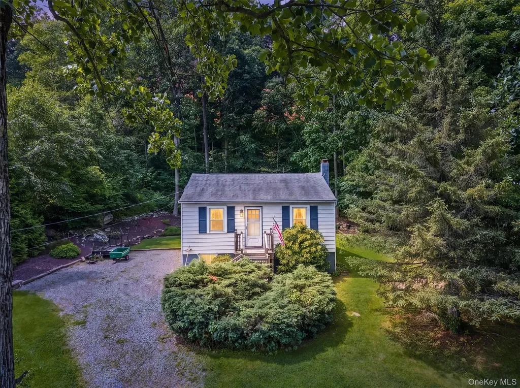 19 Oak Ridge Drive Putnam Valley NY 10579