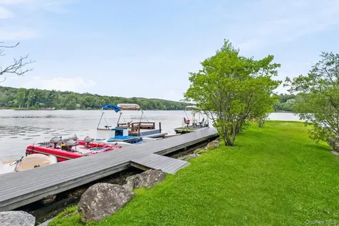 19 Oak Ridge Drive Putnam Valley NY 10579