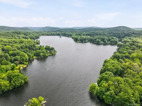 19 Oak Ridge Drive Putnam Valley NY 10579