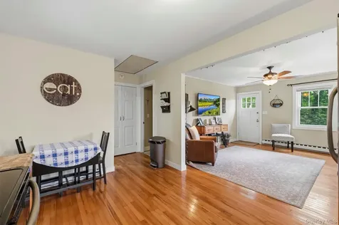 19 Oak Ridge Drive Putnam Valley NY 10579