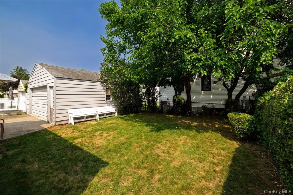 187 Raff Avenue Floral Park NY 11001