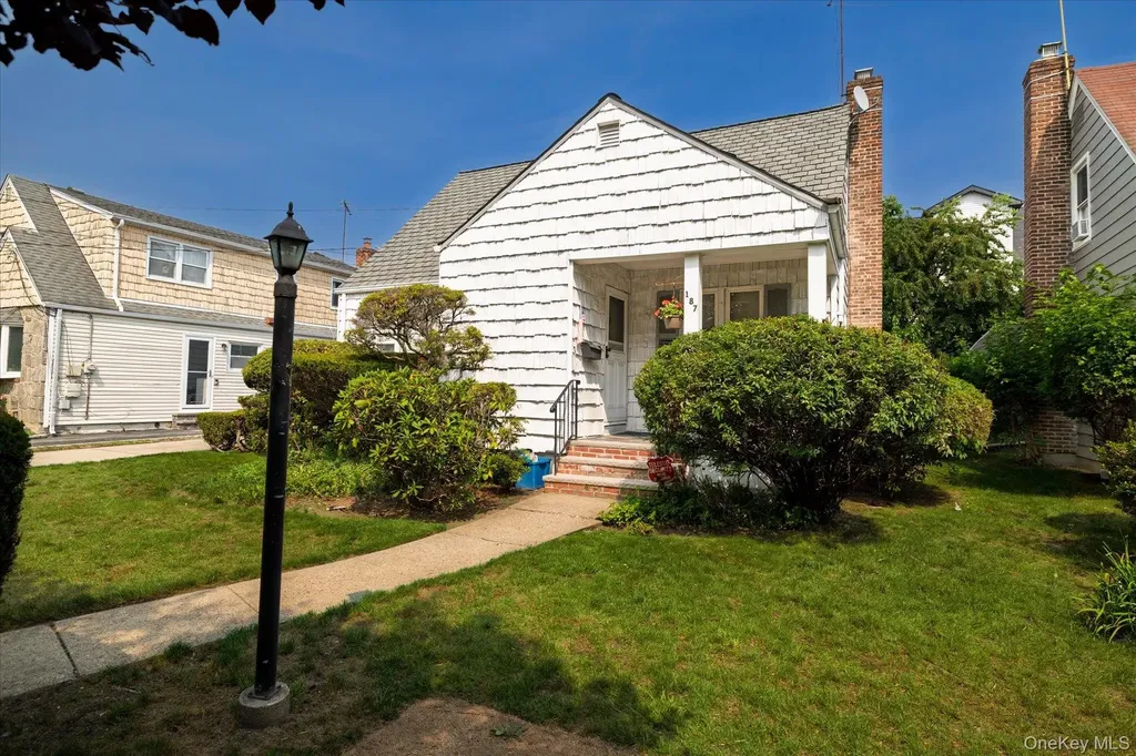 187 Raff Avenue Floral Park NY 11001
