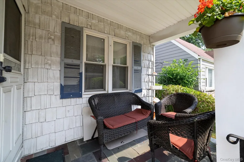 187 Raff Avenue Floral Park NY 11001