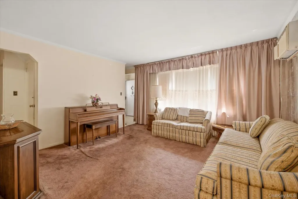 187 Raff Avenue Floral Park NY 11001
