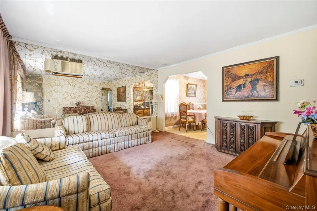 187 Raff Avenue Floral Park NY 11001