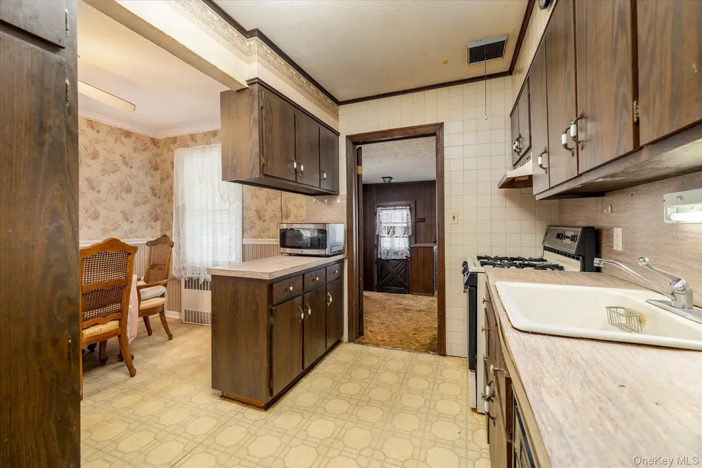 187 Raff Avenue Floral Park NY 11001