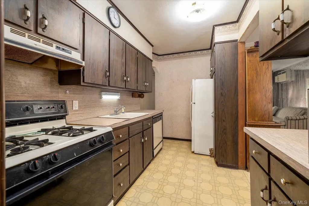 187 Raff Avenue Floral Park NY 11001